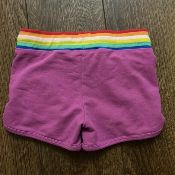 Primary lightweight short with rainbow trim size 2 - Picture 3 of 3